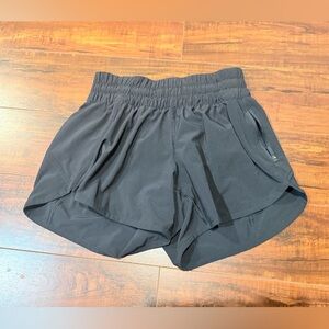Lululemon Women's Hotty Hot Short 6”